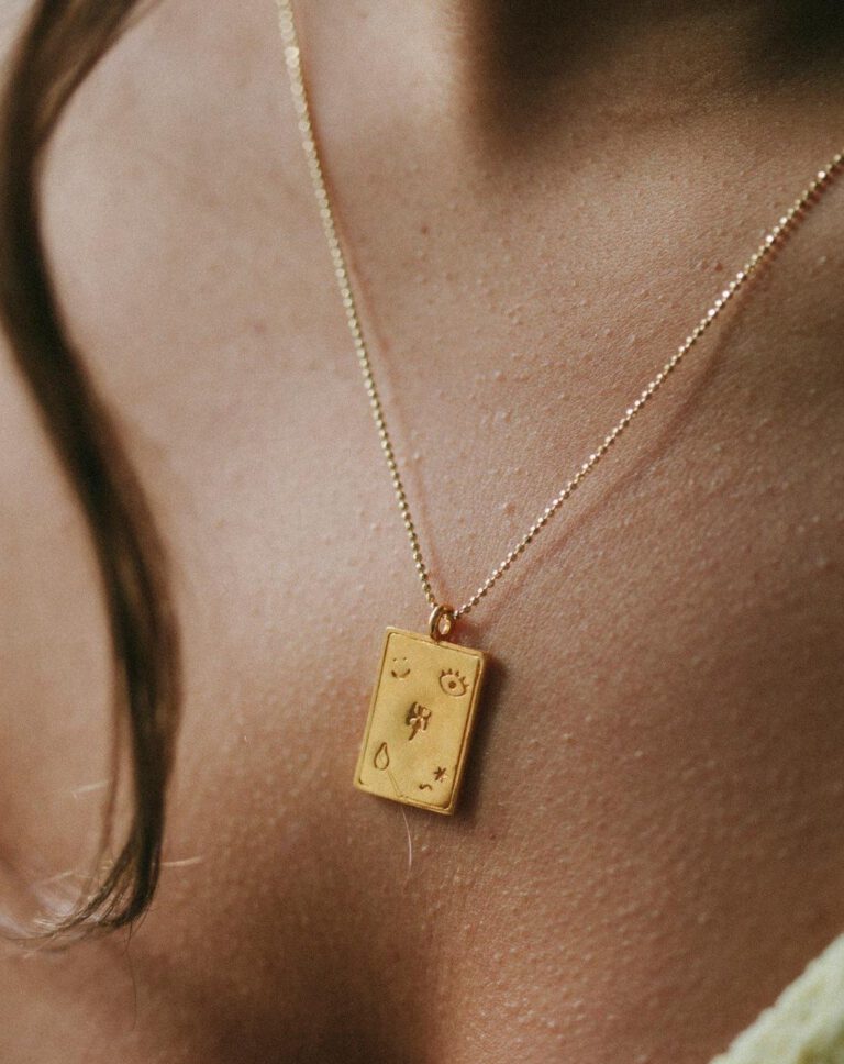 MEDALLA GOLDEN 01 1800x1800 768x968