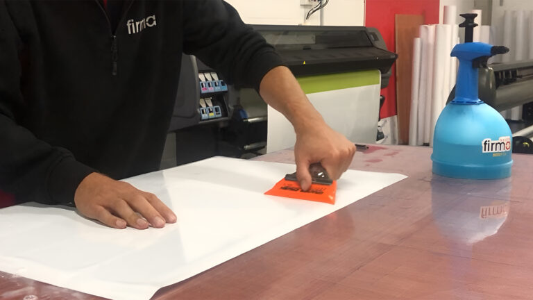 firma trabajador 768x432